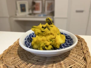 レーズンとりんごを入れたロロンかぼちゃのデリ風サラダ